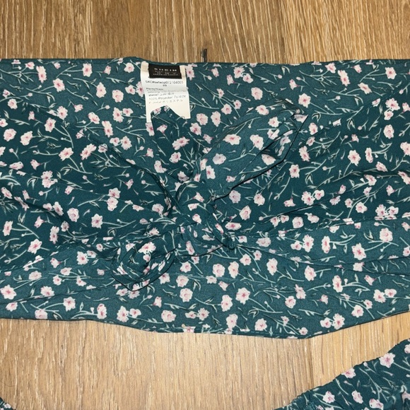 FLOWER TWO PIECE SET - Picture 3 of 3